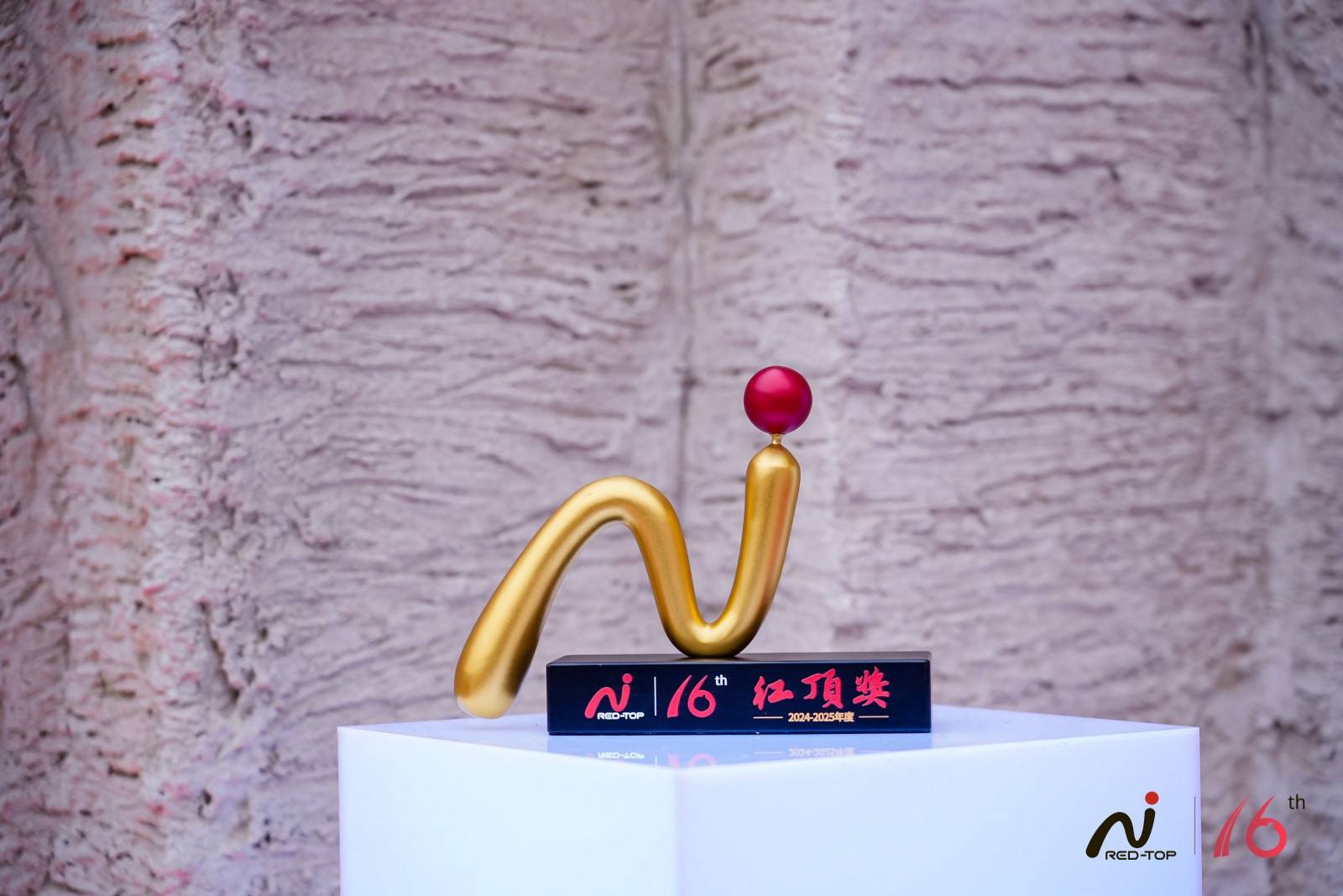 调蝉联红顶奖 引领智能家电新风尚麻将胡了网址奥知音II智能语音空(图2)